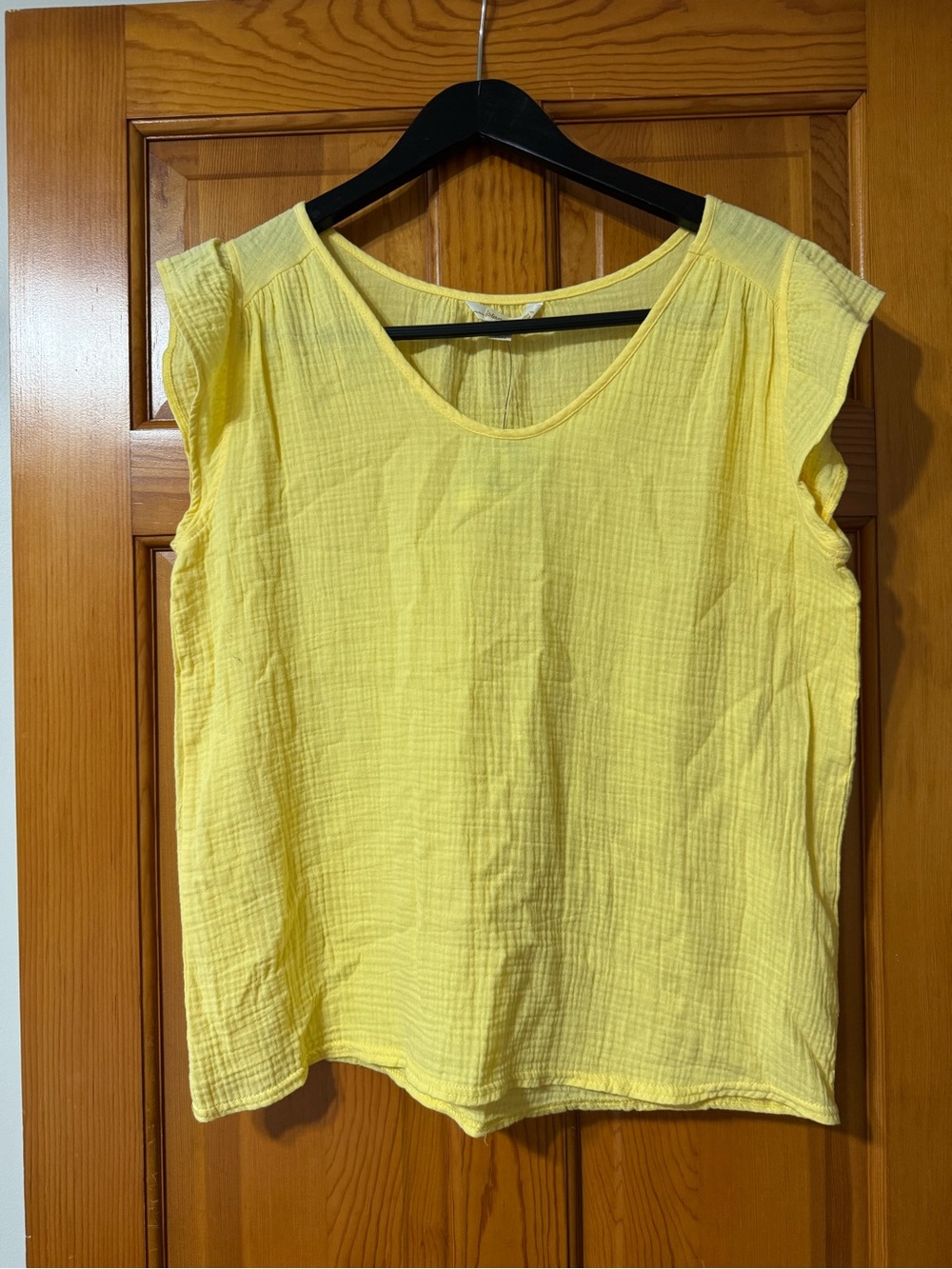 Women's Lightweight Yellow Scoop Neck Sleeveless Top